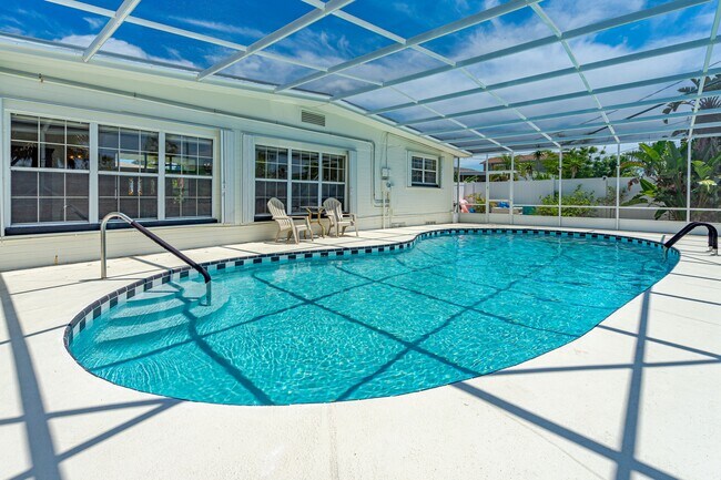 Building Photo - 94 Ivanhoe Dr