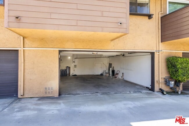 Building Photo - 14311 Hartsook St