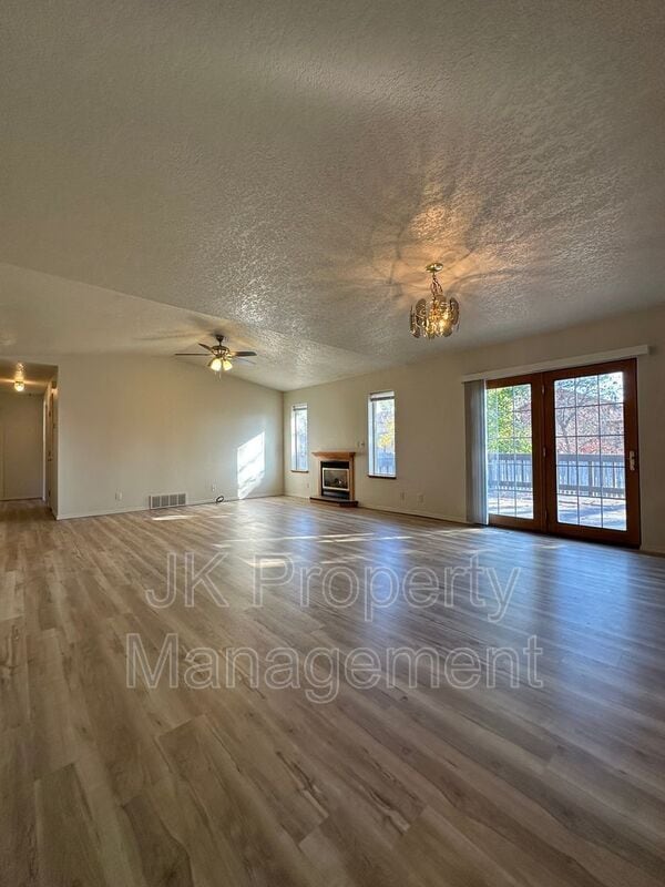 Building Photo - 608 Swan Ct
