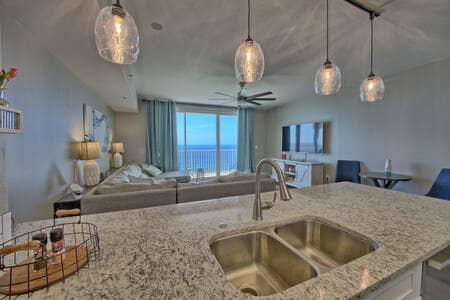 Building Photo - 9900 S Thomas Dr