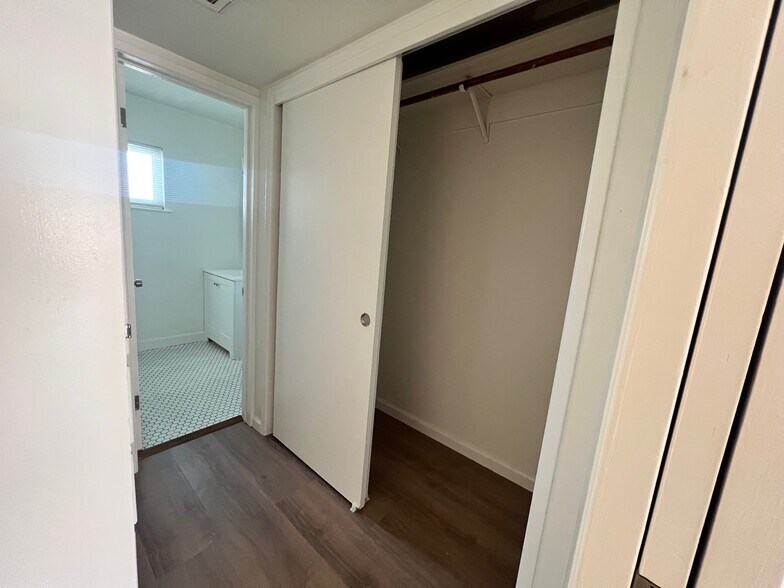 Closet - 2516 Drake St