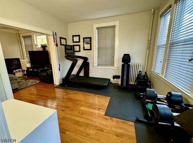 Building Photo - 10 Willowdale Ave