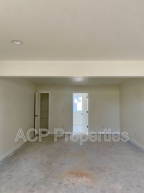 Building Photo - 1318 Bradley Ct