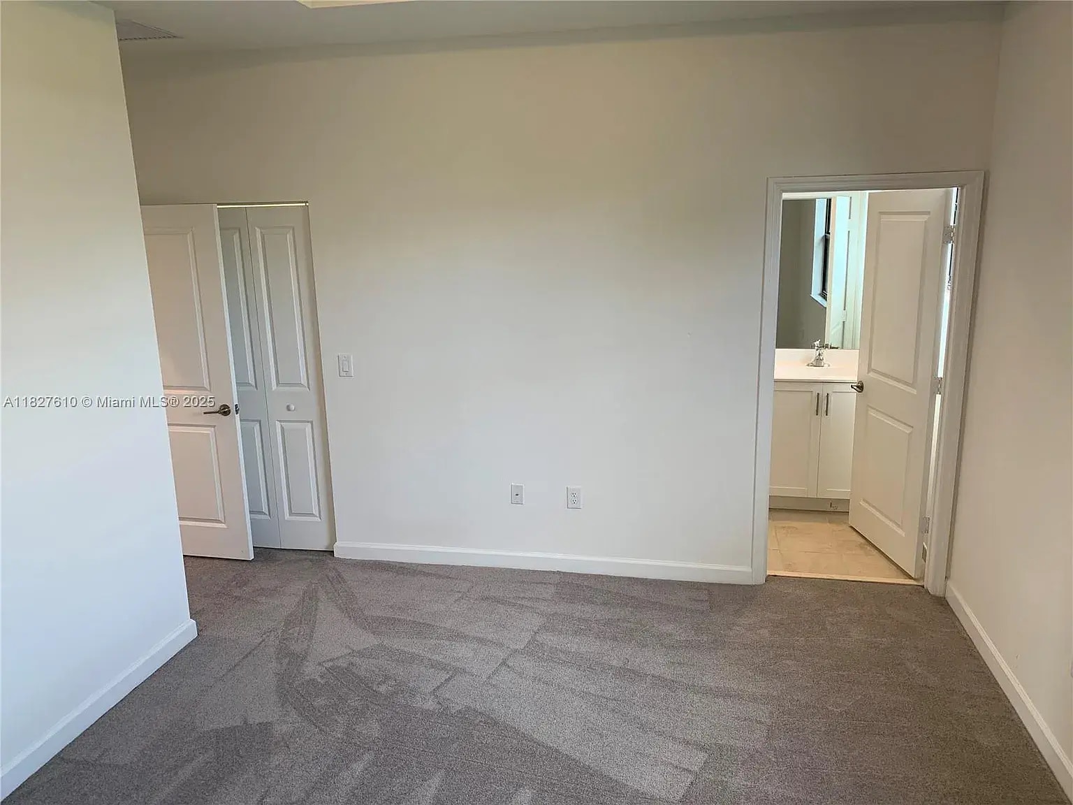 Building Photo - 303 NE 208th Ter