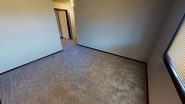 Building Photo - LOWER LEVEL 3 BEDROOM, 2 BATH TOWN HOME, INDIVIDUAL ENTRANCE, DOUBLE ATTACHED GARAGE, PET FRIENDLY