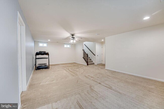 Building Photo - 317 Foxglove Way