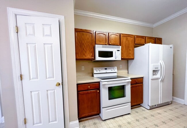 Building Photo - Pfafftown 3 Bedroom, 2 Bathroom Rare Gem i...