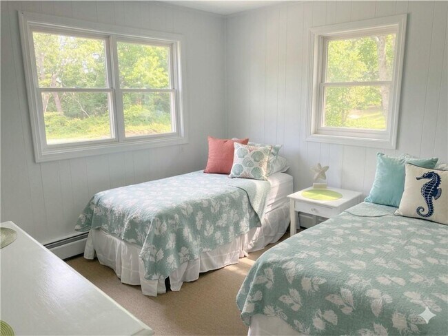 Building Photo - 10 Burbank Ave