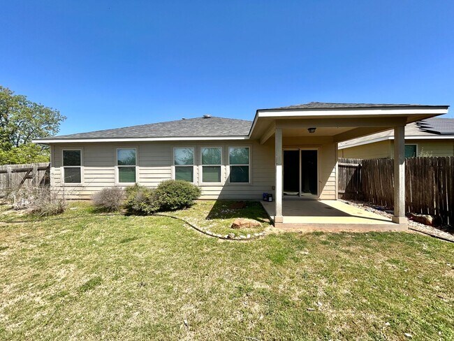Building Photo - Charming 3-Bedroom Home with Open Layout & Covered Patio!