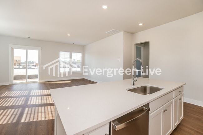 Building Photo - 131 Bloomsbury St