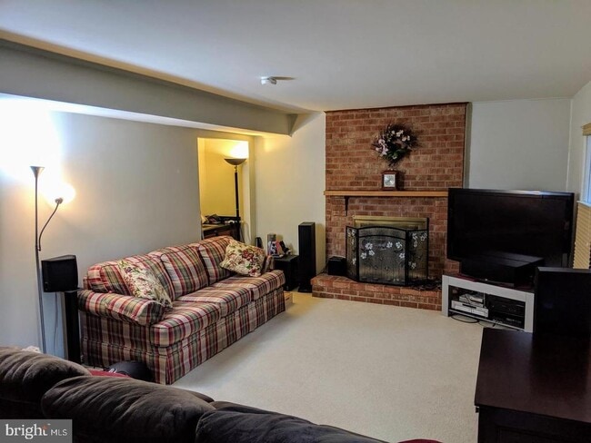 Building Photo - 8465 Sevan Ct