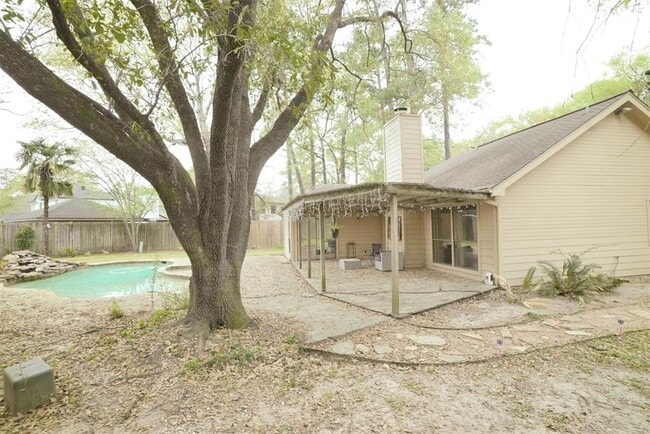 Building Photo - 1906 Woodhue Dr