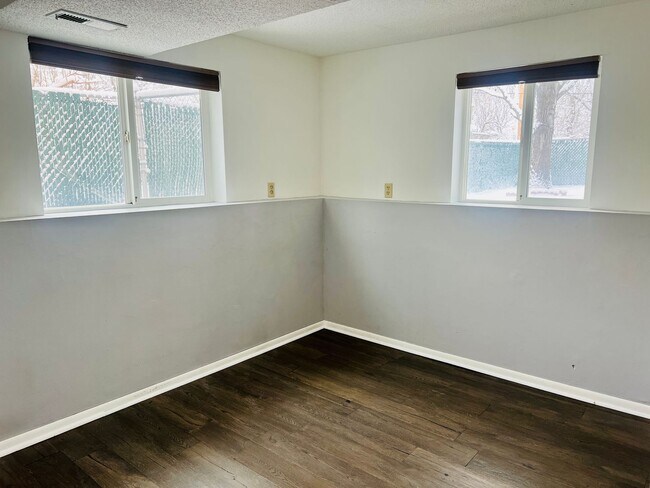 Building Photo - Half of a Duplex Available - 4 Bedroom 2 Bathroom in Lakewood