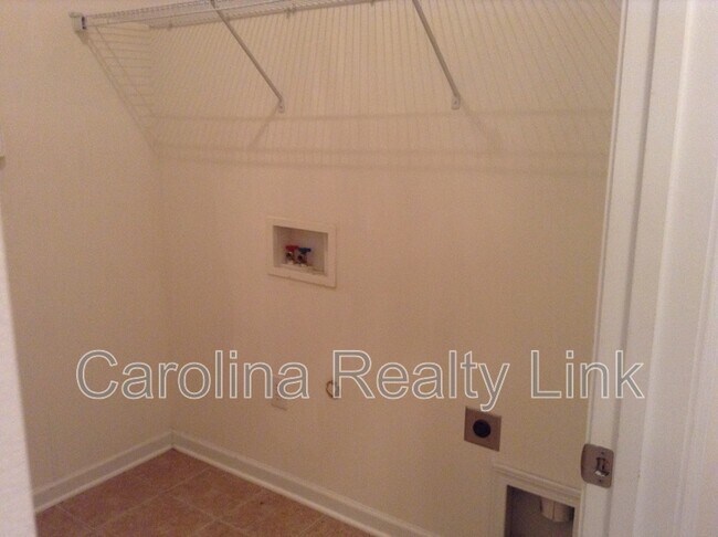 Building Photo - 7228 Handon Ln
