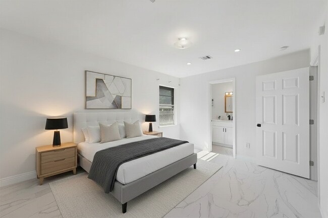 Building Photo - 9711 Bertwood St