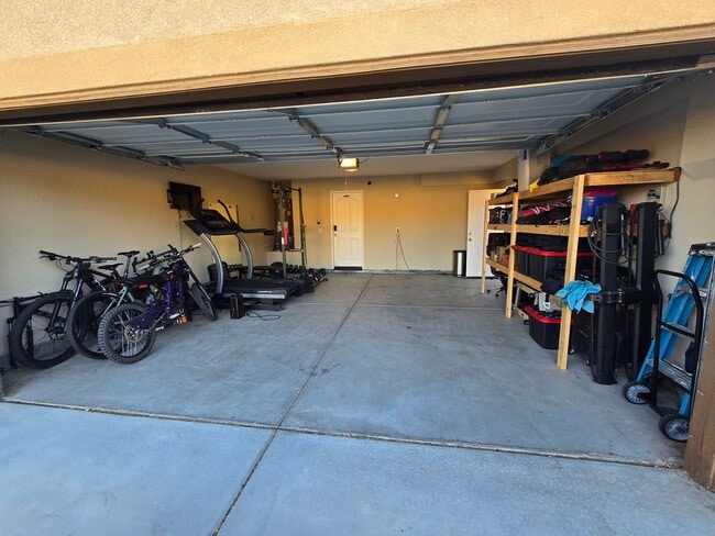 Building Photo - 3 Bedroom 2 Bath located in Mountain View DHS