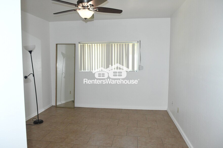 Building Photo - 355 E Thomas Rd