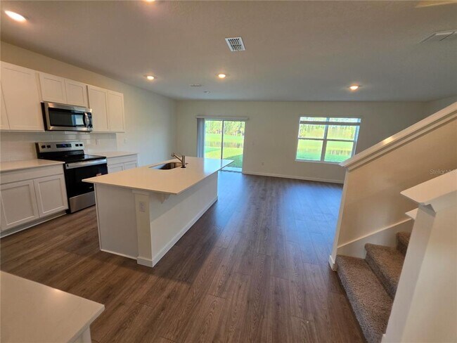 Building Photo - 1013 Champion Ridge Dr