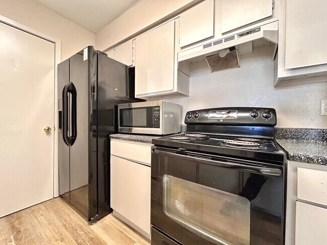 Building Photo - 7111 E Hwy 290