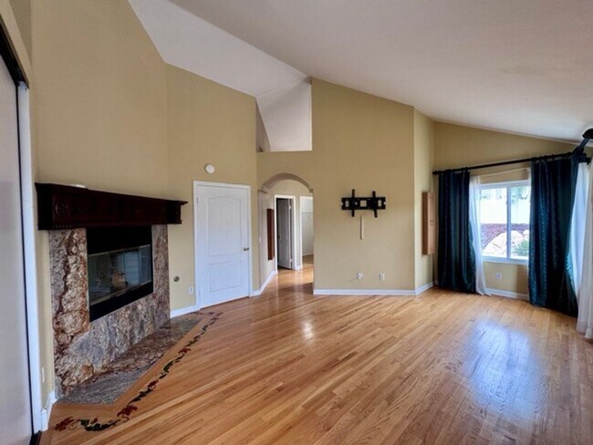 Building Photo - 5 bedroom South Temecula home with a Pool ...