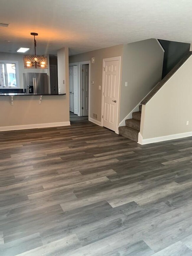 Building Photo - 2 Bedroom 2 1/2 Bath Condo