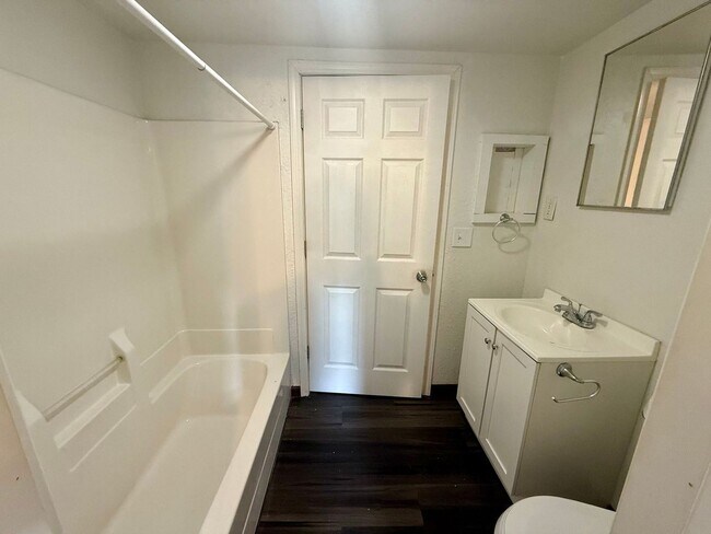 Building Photo - 210 N 1st Ave