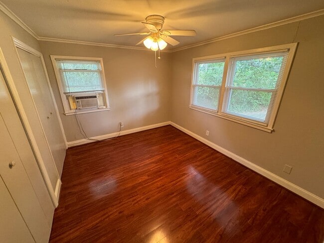 Building Photo - Updated Village District Condo in Raleigh