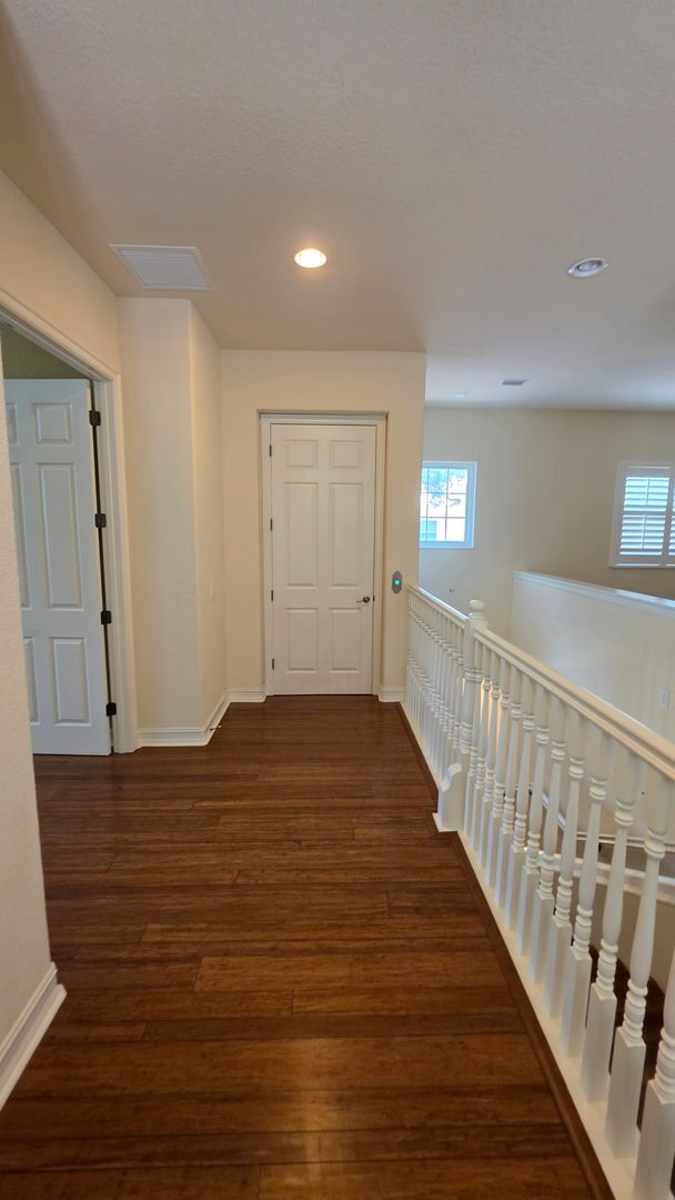 Building Photo - 3 bedroom 3 bathroom 2 car garage townhome in Mission Inn.