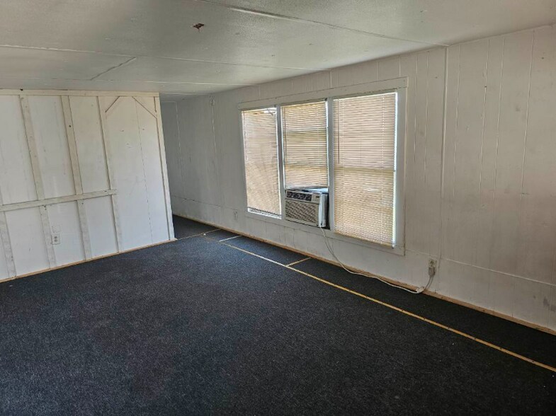 Building Photo - 1801 S Business 45