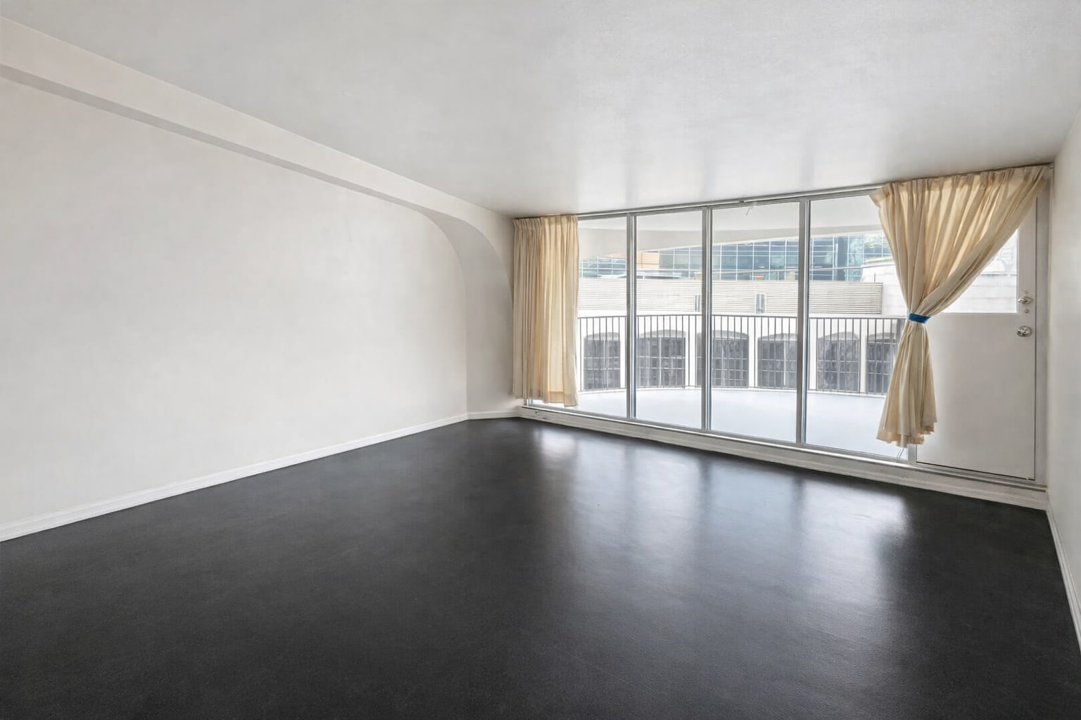 Building Photo - 300 N State St