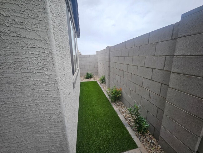 Building Photo - 548 Fremont Pass