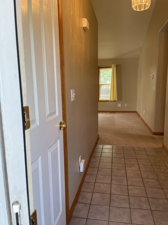 Building Photo - 4 Bed 2.5 Bath Home in Windsor - FREE Octo...
