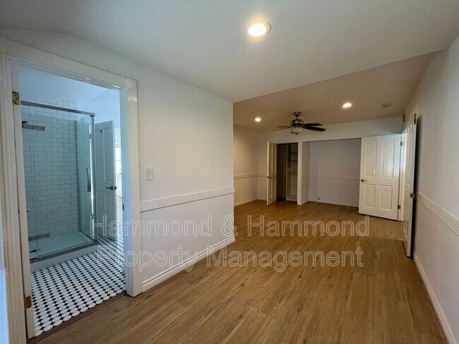 Building Photo - 5710 Jumilla Ave