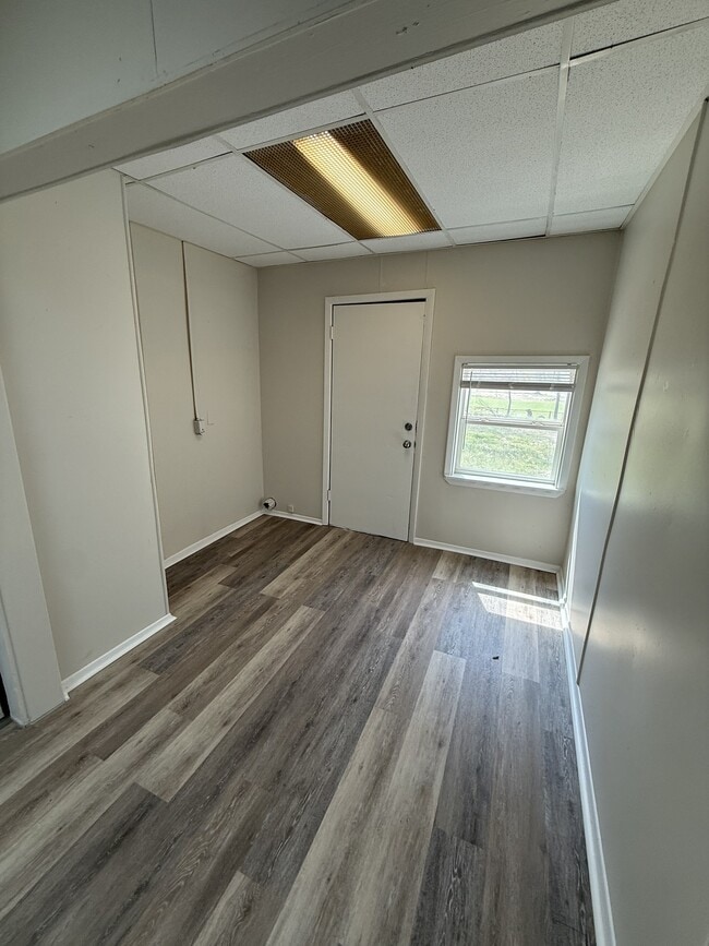 Building Photo - 118 4th Ave NW