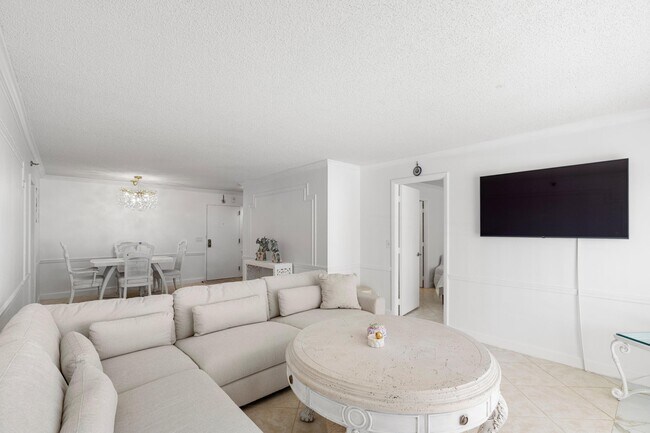 Building Photo - 4505 S Ocean Blvd