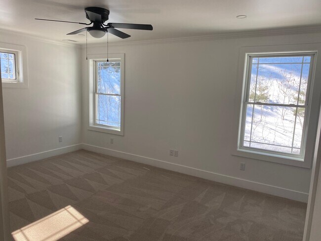 Building Photo - 53 River Rd