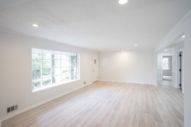Building Photo - 3120 Edinburgh Dr