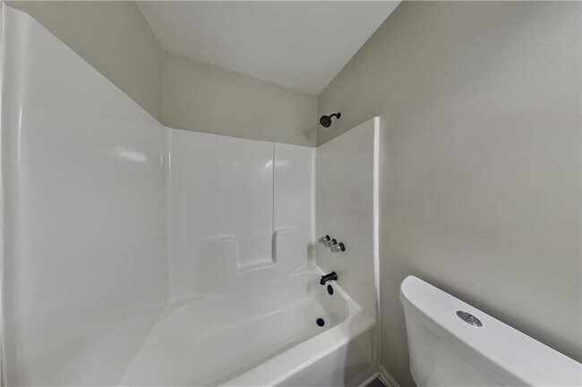 Building Photo - 1104 Canterbury Ln