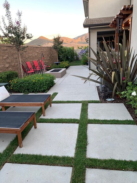 Building Photo - 2863 California Poppy St