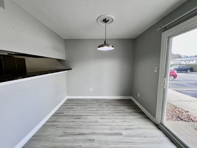 Building Photo - AMAZING 2 BED / 2 BATH CONDO – ONLY 8 BLOCKS FROM THE BEACH!