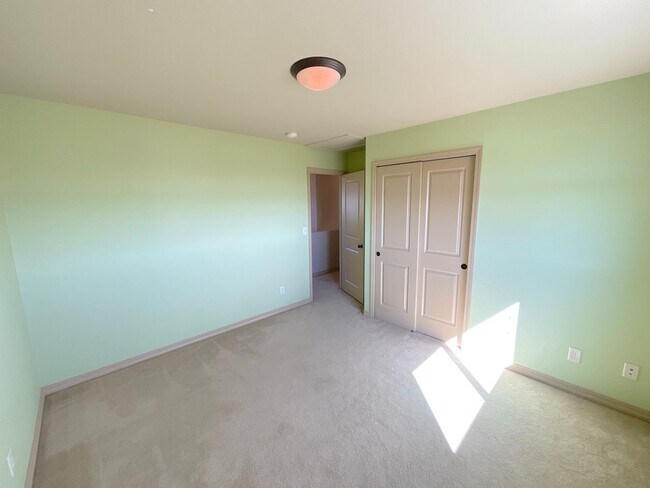 Building Photo - 4 Bedroom Home Available Near Barnes Rd & ...