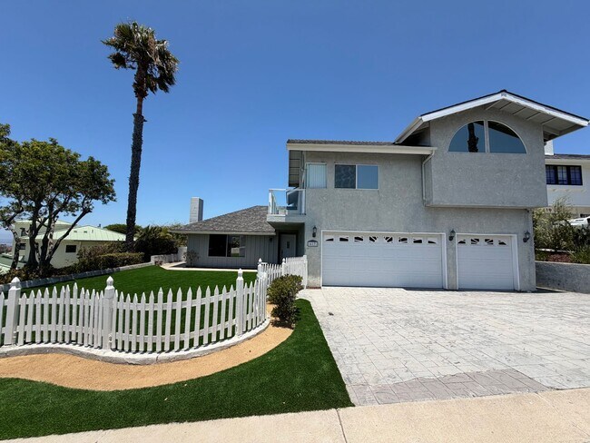 Building Photo - 617 E Avenida San Juan
