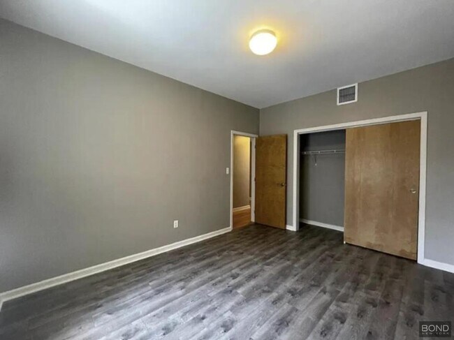 Building Photo - 3 bedroom in Queens NY 11418
