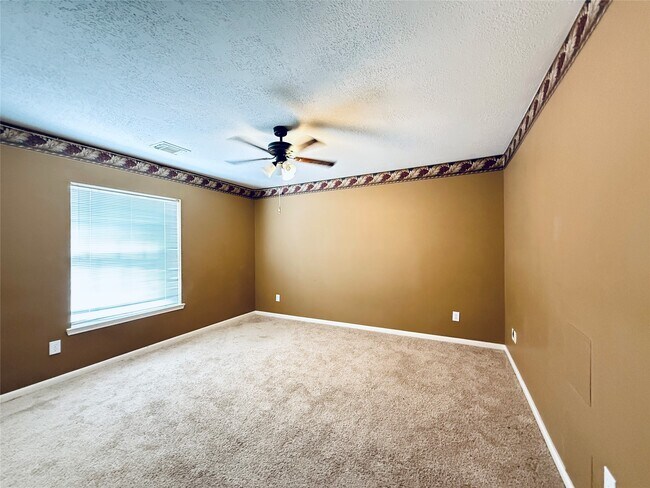 Building Photo - 16523 Town Lake Ct