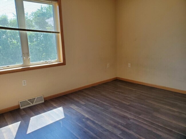 Building Photo - 6737 Raymond Rd