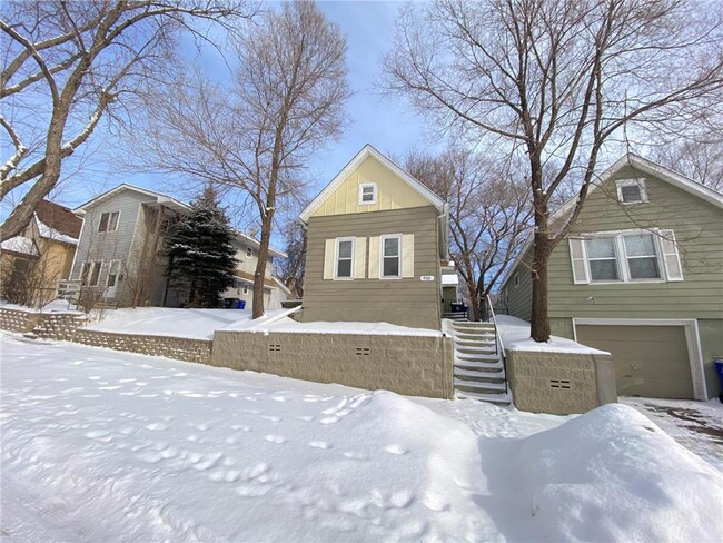 Primary Photo - 916 Farrington St