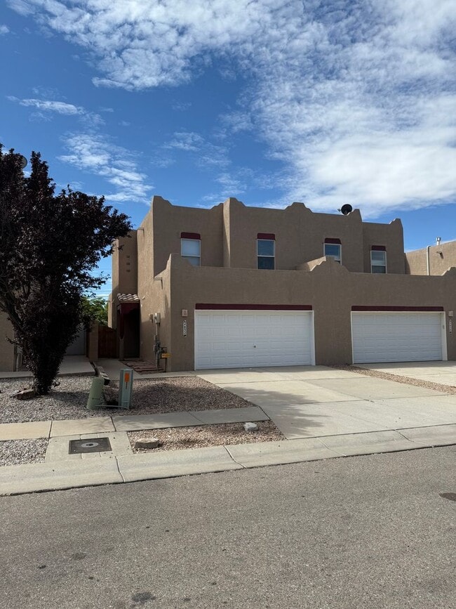 Building Photo - Charming 3-bedroom, 2.5-bathroom home