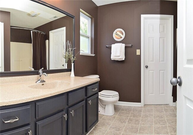 Building Photo - 10655 Trailwood Dr