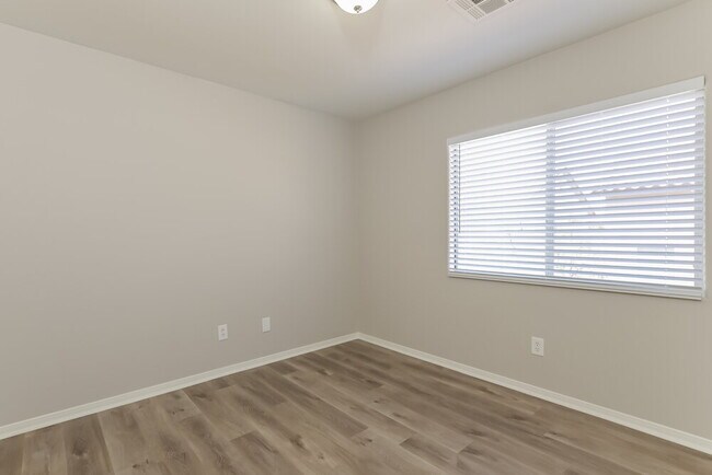 Building Photo - 828 Blue Rosalie Pl