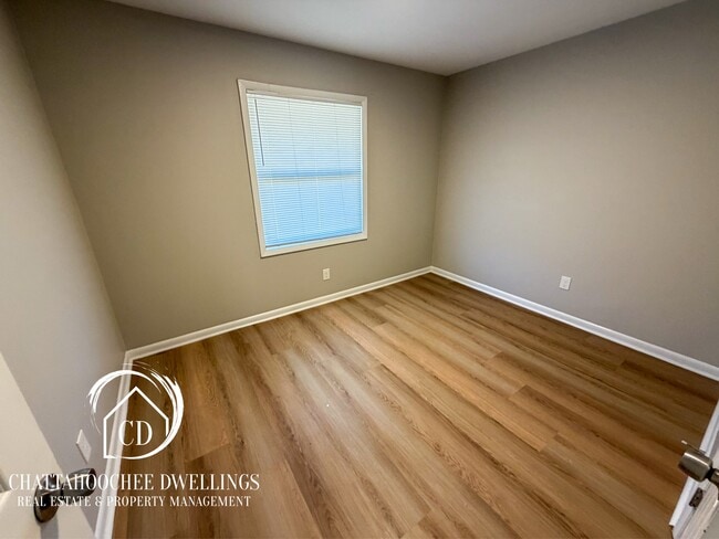 Building Photo - 4564 Moline Ave